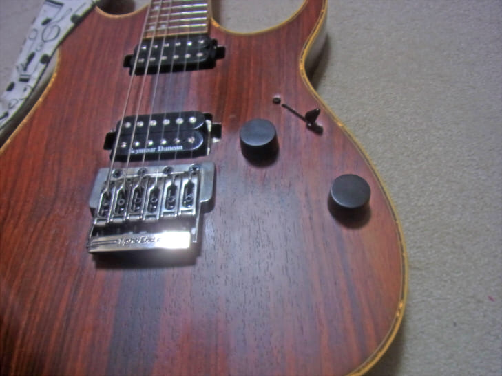 IBANEZ RG771本体に新品のノブを取り付けたところ