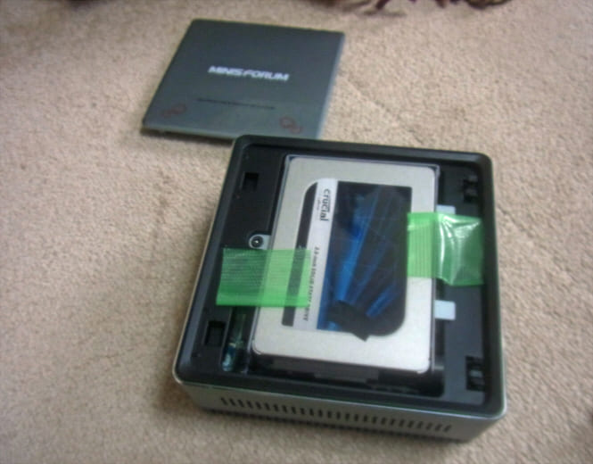 minisforum u820のカバーを外す